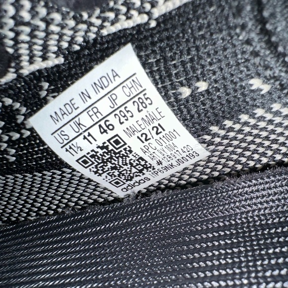 Yeezy 350 Oreo - Picture 4 of 4